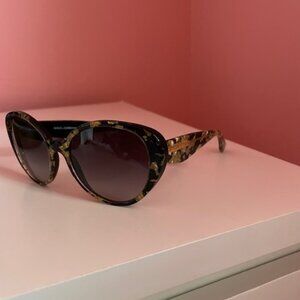 DOLCE & GABANNA BLACK GRADIENT GOLD SUNGLASSES PRE OWNED !!
